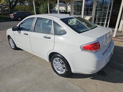 2010 Ford Focus SE   - Photo 4 - Lakeport, CA 95453-5619