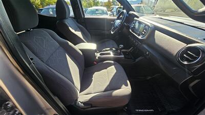 2017 Toyota Tacoma 4x4 TRD Sport   - Photo 6 - Lakeport, CA 95453-5619