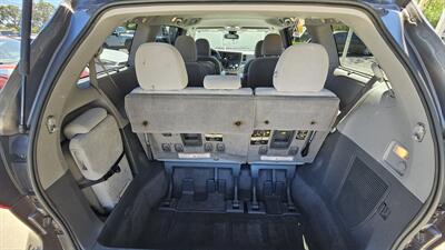 2018 Toyota Sienna LE 8-Passenger   - Photo 8 - Lakeport, CA 95453-5619