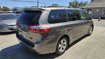 2018 Toyota Sienna LE 8-Passenger   - Photo 3 - Lakeport, CA 95453-5619