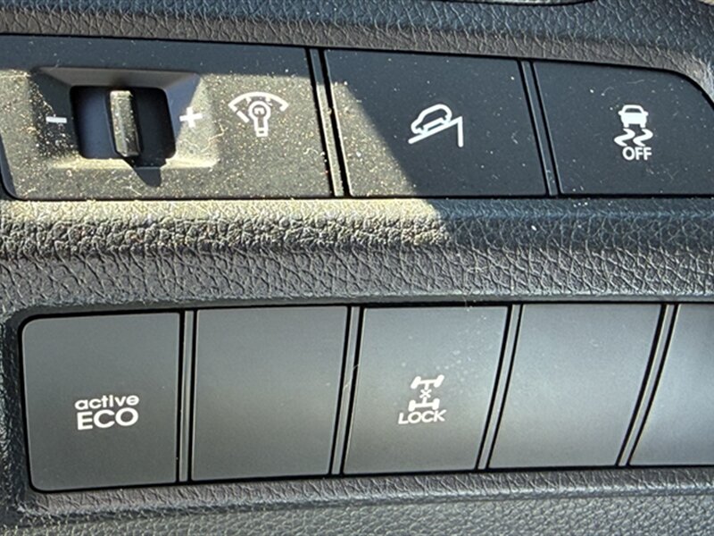 2016 Hyundai SANTA FE Sport 2.4L - Photo 18 - Lakeport, CA 95453-5619