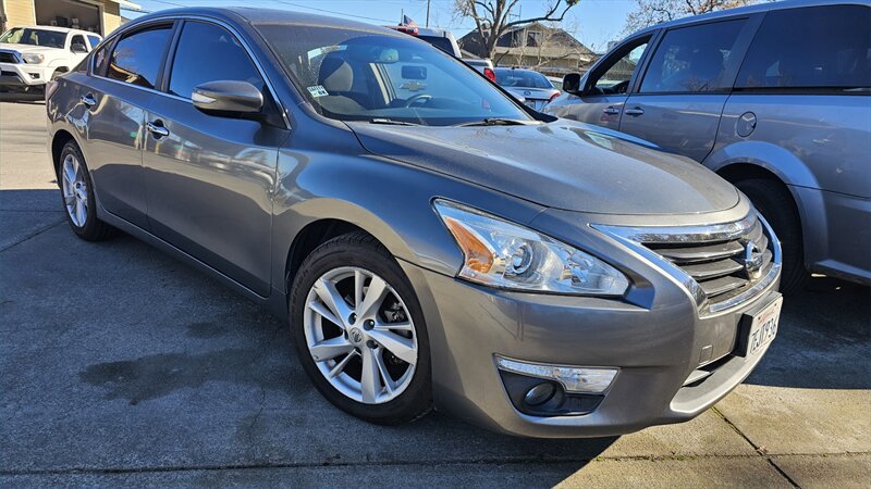 2014 Nissan Altima SV's photo