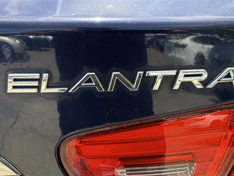 2010 Hyundai ELANTRA Blue - Photo 5 - Lakeport, CA 95453-5619
