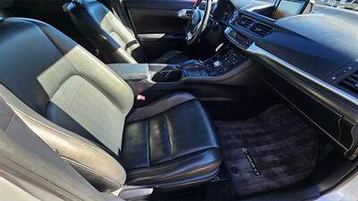 2012 Lexus CT 200h Premium   - Photo 5 - Lakeport, CA 95453-5619