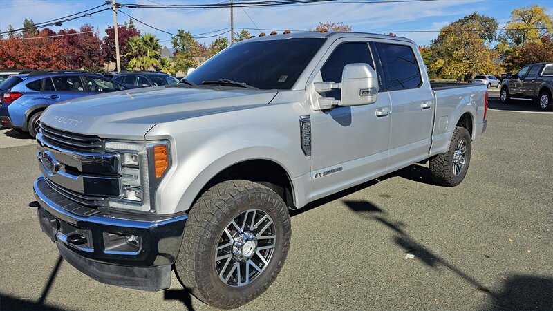 2017 Ford F-250 Super Duty Lariat   - Photo 1 - Lakeport, CA 95453-5619