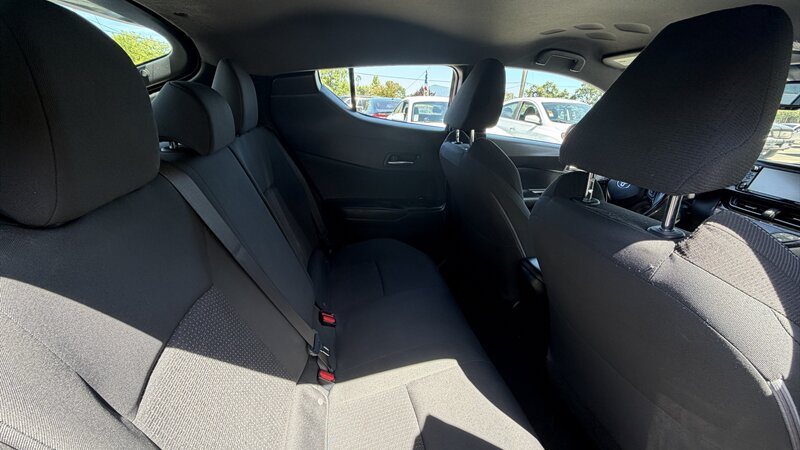 2018 Toyota C-HR XLE - Photo 6 - Lakeport, CA 95453-5619