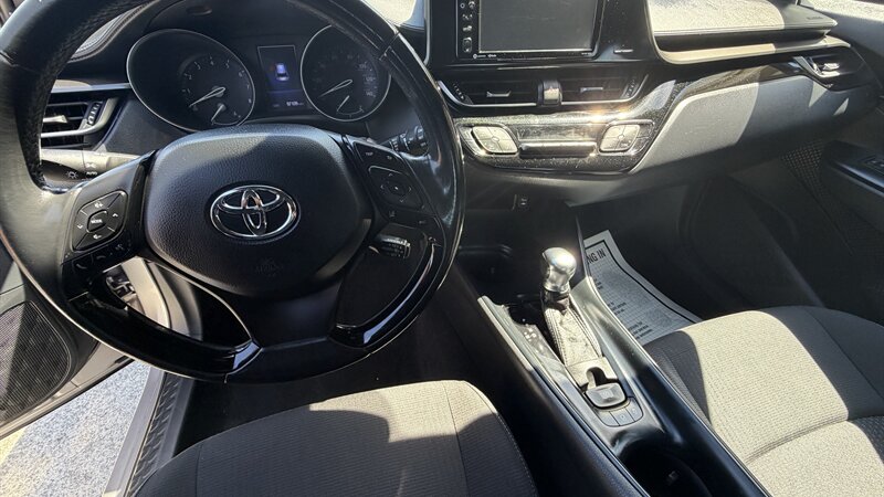 2018 Toyota C-HR XLE - Photo 10 - Lakeport, CA 95453-5619