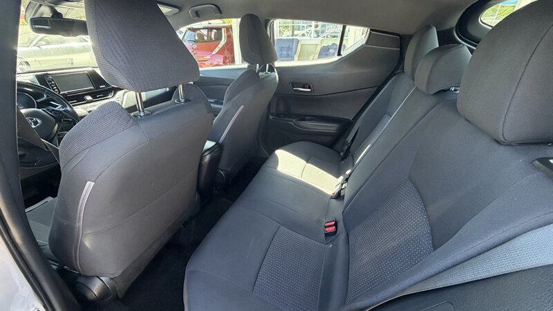 2018 Toyota C-HR XLE - Photo 8 - Lakeport, CA 95453-5619