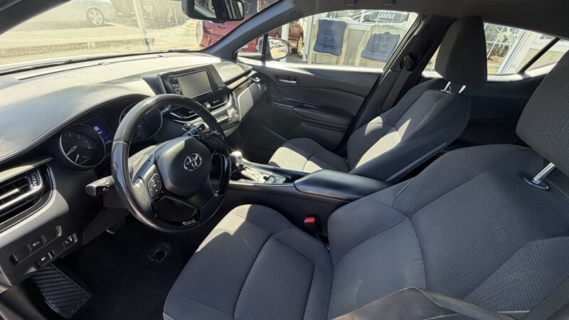 2018 Toyota C-HR XLE - Photo 9 - Lakeport, CA 95453-5619