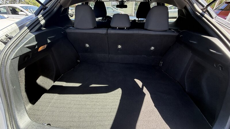 2018 Toyota C-HR XLE - Photo 7 - Lakeport, CA 95453-5619
