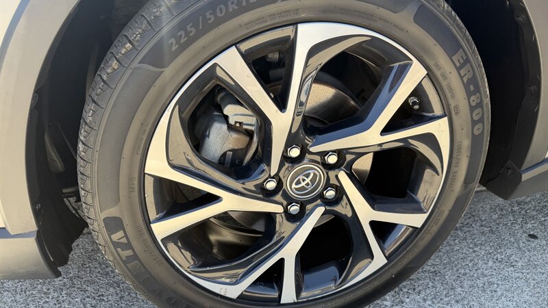 2018 Toyota C-HR XLE - Photo 12 - Lakeport, CA 95453-5619