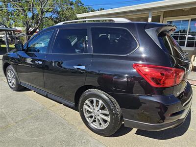 2017 Nissan Pathfinder SL   - Photo 4 - Lakeport, CA 95453-5619