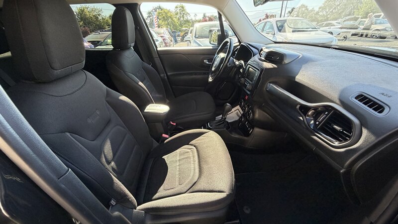 2016 Jeep Renegade Latitude 4x4 - Photo 7 - Lakeport, CA 95453-5619