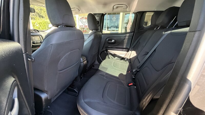 2016 Jeep Renegade Latitude 4x4 - Photo 9 - Lakeport, CA 95453-5619