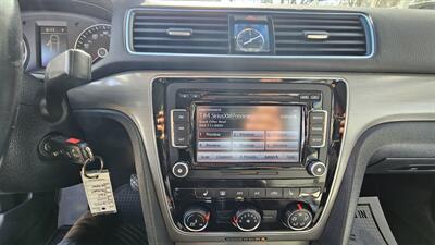 2014 Volkswagen Passat 2.5L SE PZEV   - Photo 13 - Lakeport, CA 95453-5619