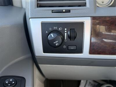 2010 Chrysler Town & Country Touring   - Photo 20 - Lakeport, CA 95453-5619