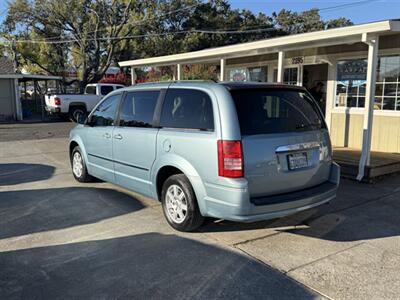 2010 Chrysler Town & Country Touring   - Photo 5 - Lakeport, CA 95453-5619
