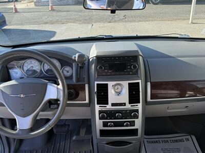 2010 Chrysler Town & Country Touring   - Photo 6 - Lakeport, CA 95453-5619