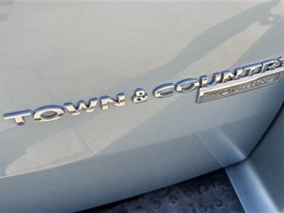 2010 Chrysler Town & Country Touring   - Photo 24 - Lakeport, CA 95453-5619