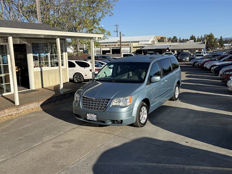 2010 Chrysler Town & Country Touring   - Photo 1 - Lakeport, CA 95453-5619