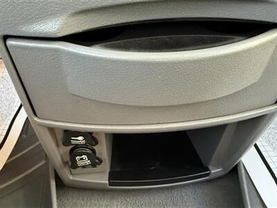 2010 Chrysler Town & Country Touring   - Photo 12 - Lakeport, CA 95453-5619