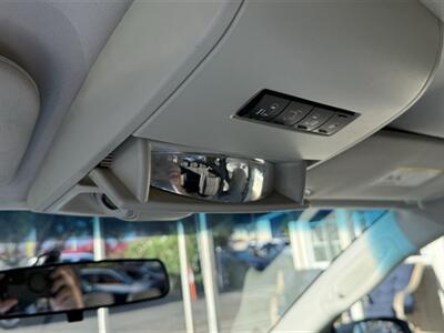 2010 Chrysler Town & Country Touring   - Photo 16 - Lakeport, CA 95453-5619