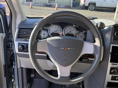 2010 Chrysler Town & Country Touring   - Photo 7 - Lakeport, CA 95453-5619