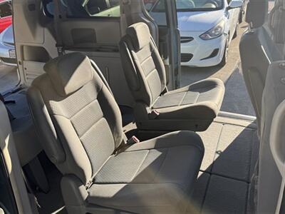 2010 Chrysler Town & Country Touring   - Photo 27 - Lakeport, CA 95453-5619