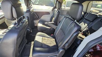 2019 Dodge Grand Caravan SXT   - Photo 2 - Lakeport, CA 95453-5619