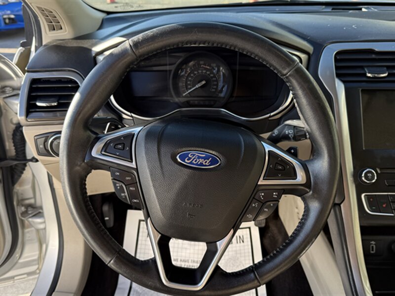 2017 Ford Fusion SE - Photo 9 - Lakeport, CA 95453-5619