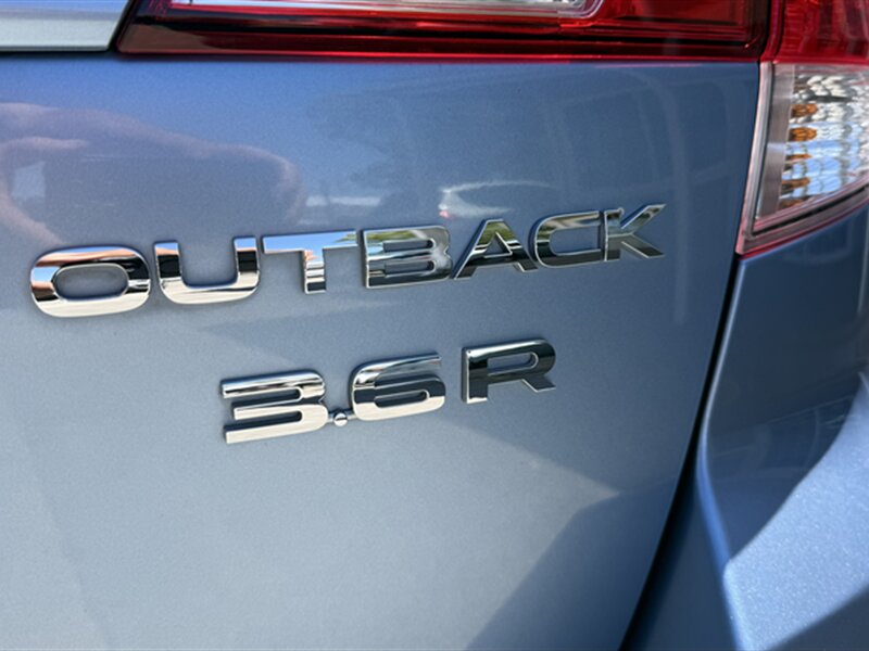 2012 Subaru Outback 3.6R Limited - Photo 5 - Lakeport, CA 95453-5619