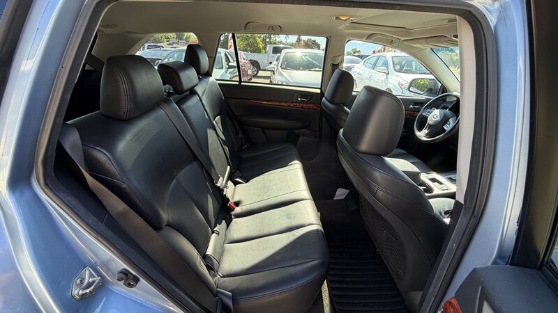 2012 Subaru Outback 3.6R Limited - Photo 11 - Lakeport, CA 95453-5619