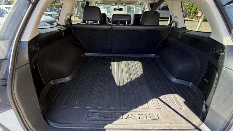 2012 Subaru Outback 3.6R Limited - Photo 9 - Lakeport, CA 95453-5619
