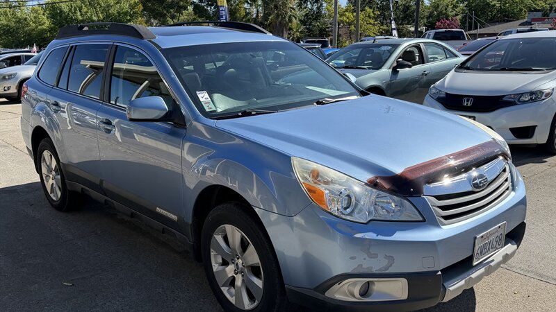 2012 Subaru Outback 3.6R Limited - Photo 2 - Lakeport, CA 95453-5619