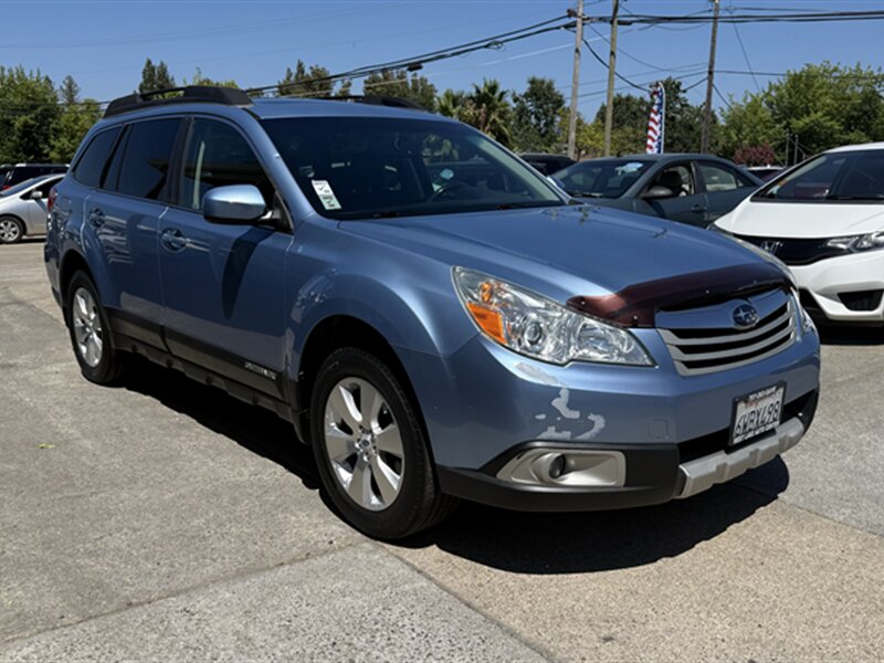 2012 Subaru Outback 3.6R Limited - Photo 2 - Lakeport, CA 95453-5619