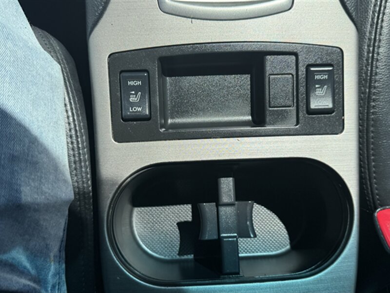 2012 Subaru Outback 3.6R Limited - Photo 12 - Lakeport, CA 95453-5619