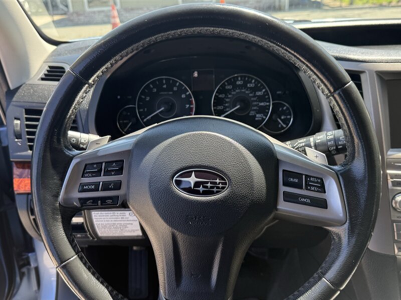 2012 Subaru Outback 3.6R Limited - Photo 8 - Lakeport, CA 95453-5619