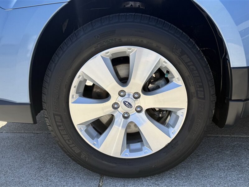 2012 Subaru Outback 3.6R Limited - Photo 24 - Lakeport, CA 95453-5619