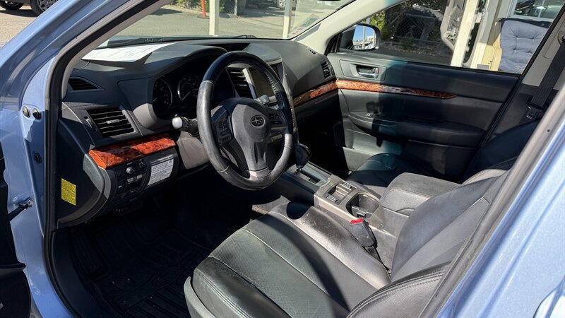 2012 Subaru Outback 3.6R Limited - Photo 5 - Lakeport, CA 95453-5619