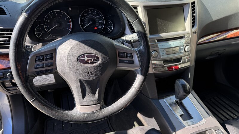 2012 Subaru Outback 3.6R Limited - Photo 6 - Lakeport, CA 95453-5619