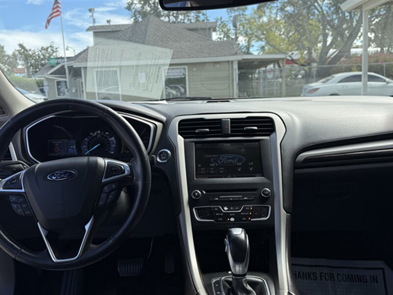 2016 Ford Fusion SE - Photo 8 - Lakeport, CA 95453-5619