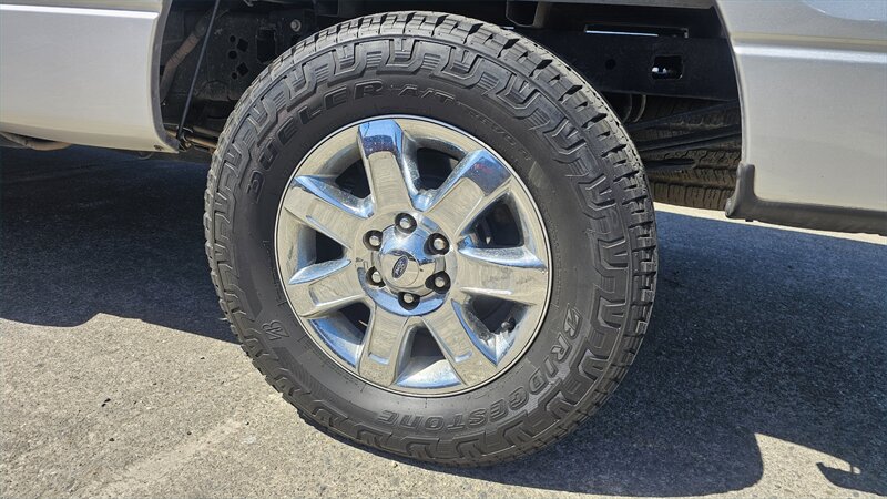 2014 Ford F-150 XLT 4X4 - Photo 8 - Lakeport, CA 95453-5619