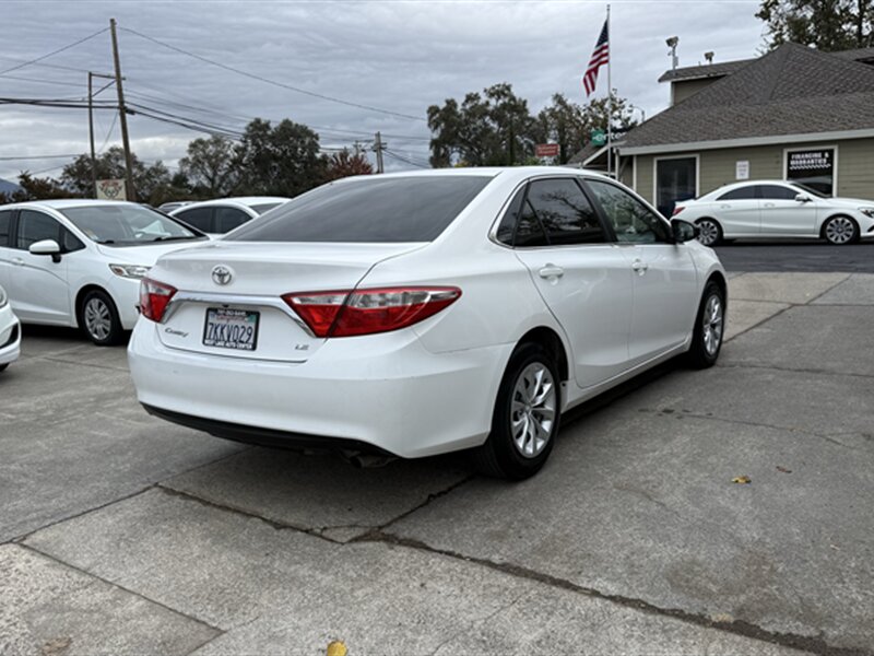 2015 Toyota Camry LE - Photo 4 - Lakeport, CA 95453-5619