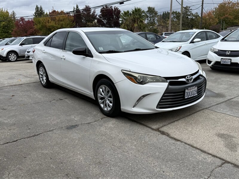 2015 Toyota Camry LE - Photo 3 - Lakeport, CA 95453-5619