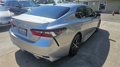 2021 Toyota Camry SE   - Photo 4 - Lakeport, CA 95453-5619