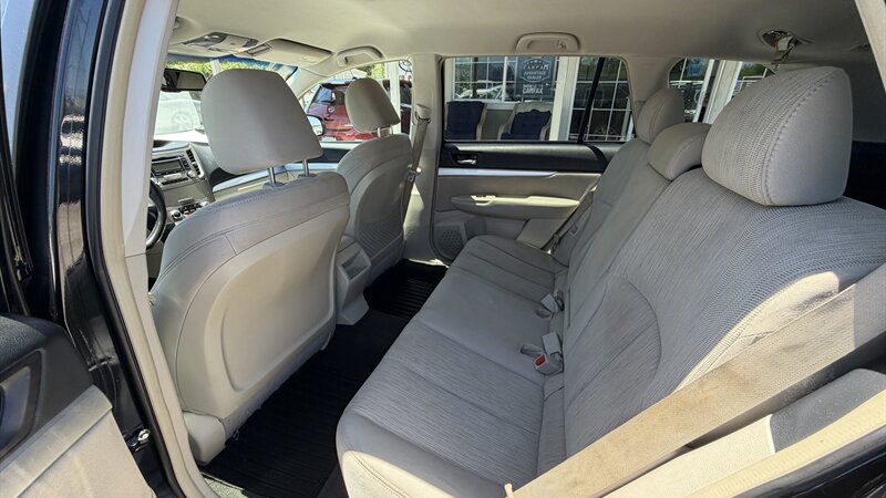 2013 Subaru Outback 2.5i Premium - Photo 8 - Lakeport, CA 95453-5619