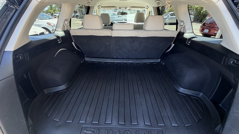 2013 Subaru Outback 2.5i Premium - Photo 7 - Lakeport, CA 95453-5619