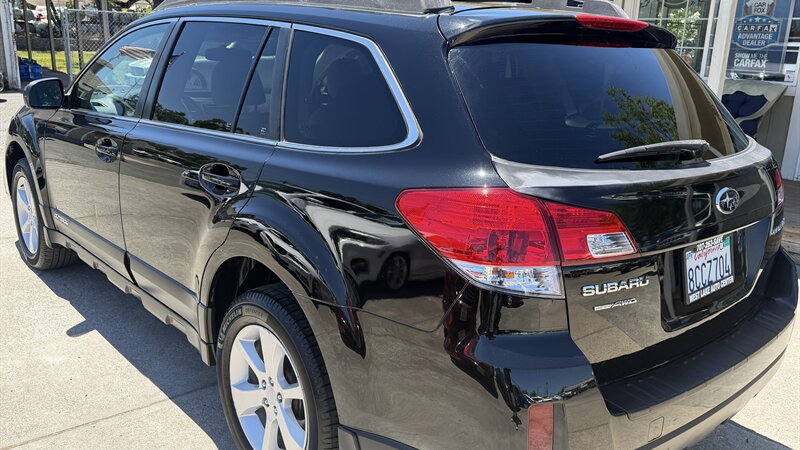2013 Subaru Outback 2.5i Premium - Photo 4 - Lakeport, CA 95453-5619