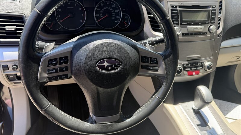 2013 Subaru Outback 2.5i Premium - Photo 10 - Lakeport, CA 95453-5619