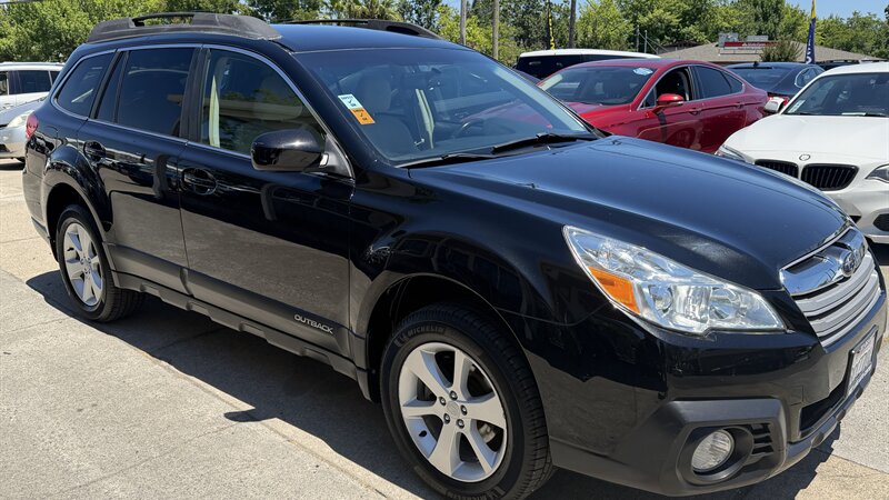 2013 Subaru Outback 2.5i Premium - Photo 2 - Lakeport, CA 95453-5619